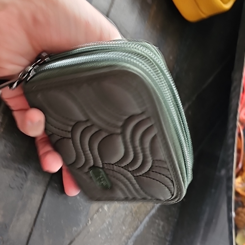 Lug Quilted Wallet in Olive Green - Picture 7 of 7